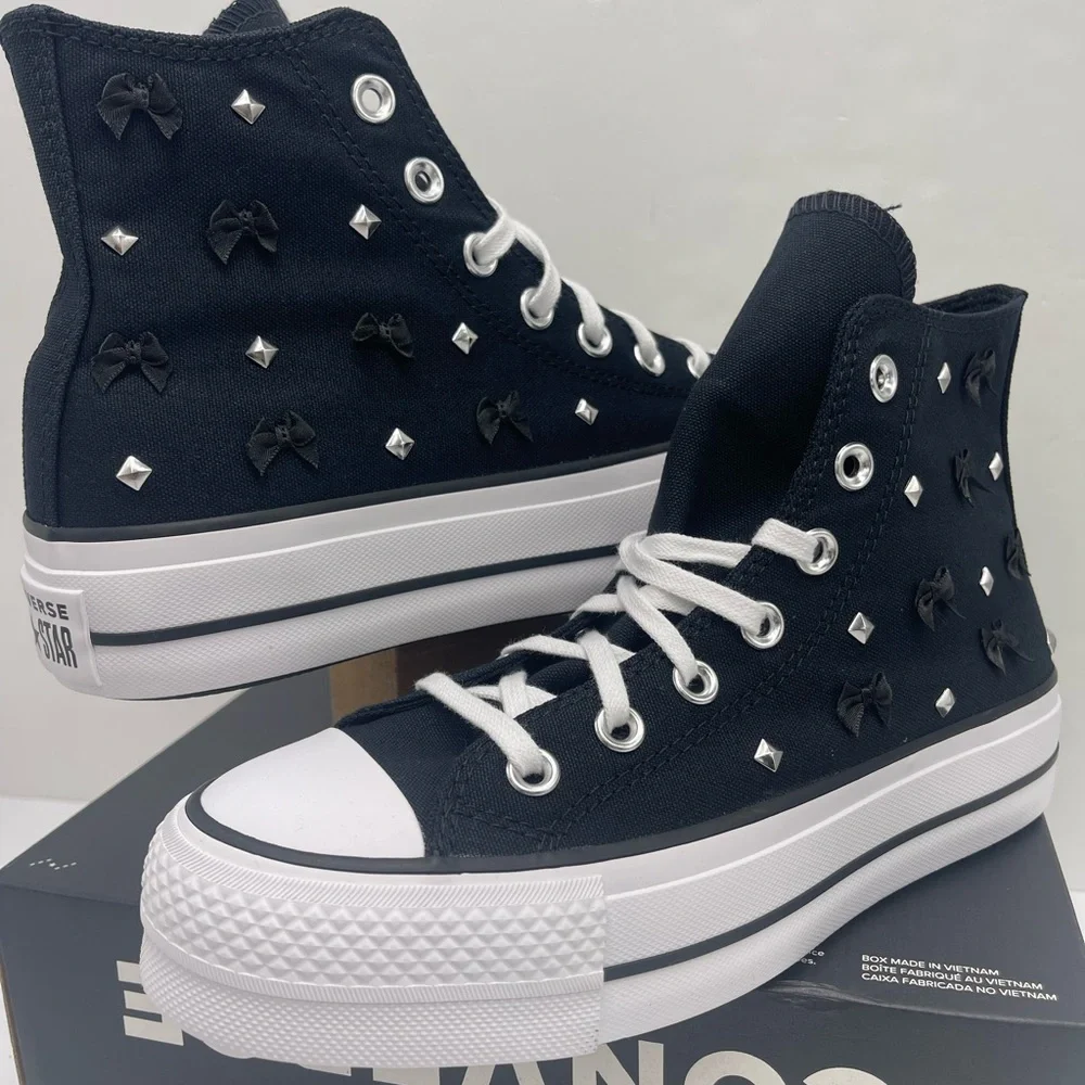 Converse WMNS Black High-Top
CTAS LIFT HI
BLACK/SILVER/WHITE Platform Sneakers - Picture 9 of 15